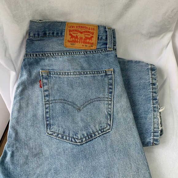 LEVI'S Men's 505 Regular Fit Denim Jeans - Picture 1 of 14